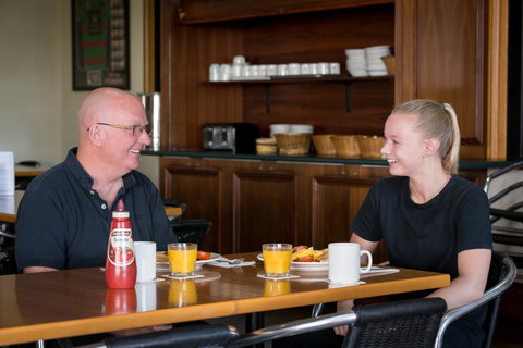 Knickerbocker Hotel - Tourism Hervey Bay 3