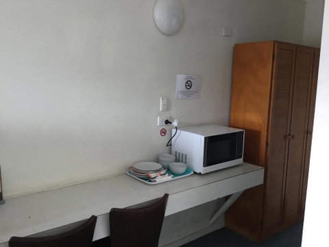 Kooyong Hotel - Hervey Bay Accommodation 1