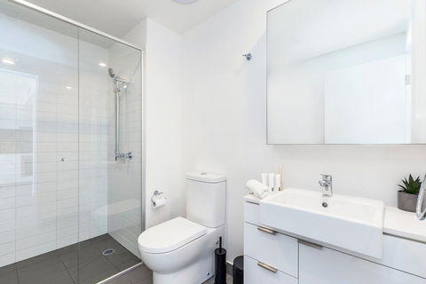 KOZYGURU FORTITUDE VALLEY AMAZING VIEW 2BED APT + FREE PARKING QFV010 - Hervey Bay Accommodation 1