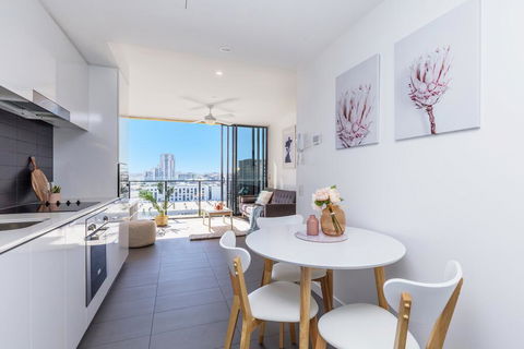 KOZYGURU FORTITUDE VALLEY AMAZING VIEW 2BED APT + FREE PARKING QFV010 - Hervey Bay Accommodation 2