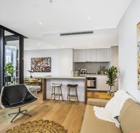 KOZYGURU FORTITUDE VALLEY DESIGNER GRADE 2 BED APT FREE PARKING QFV179-1401 - Hervey Bay Accommodation