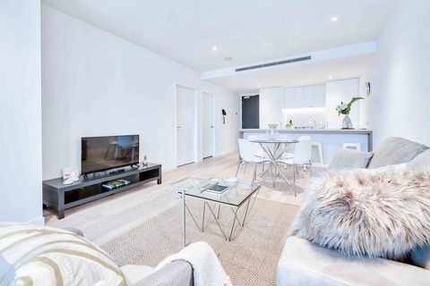 KOZYGURU FORTITUDE VALLEY HIGH LEVEL 2 BED APT + FREE PARKING QFV179-2612 - Hervey Bay Accommodation 2