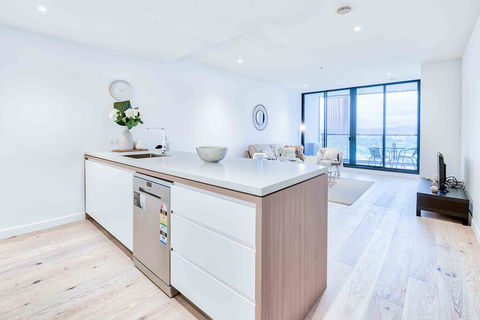 KOZYGURU FORTITUDE VALLEY HIGH LEVEL 2 BED APT + FREE PARKING QFV179-2612 - Hervey Bay Accommodation 1