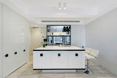 KOZYGURU HAYMARKET SYDNEY CITY VIEW 2 BED STUNNING APT NHA178-1206 - Hervey Bay Accommodation 1