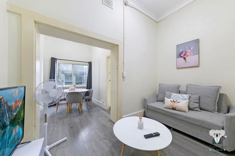 KOZYGURU Kings Cross SKY GARDEN Studio CBD - Hervey Bay Accommodation 2