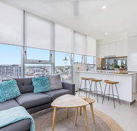KOZYGURU NEWSTEAD DESIGNER 2 BED APT FREE PARKING POOL  GYM QNE088 - Hervey Bay Accommodation