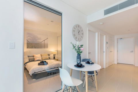 KOZYGURU SKYTOWER BRISBANE CBD 2 BED APT QBN222-1815 - Tourism Hervey Bay 1
