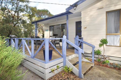 KYEEMA - FREE WIFI & NETFLIX - PET FRIENDLY (OUTSIDE ONLY) - Tourism Hervey Bay 3