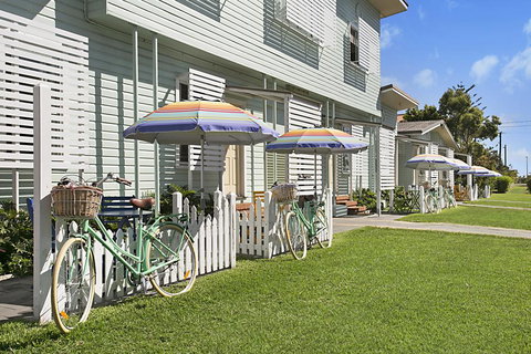 La Costa Beachside Motel - Hervey Bay Accommodation 0