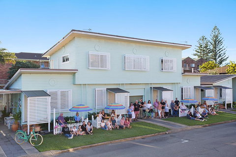 La Costa Beachside Motel - Hervey Bay Accommodation 1