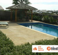 La Mer - Home with a Pool - Tourism Hervey Bay