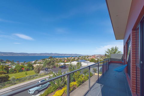 La Vie Luxury Bay View - Hervey Bay Accommodation 1