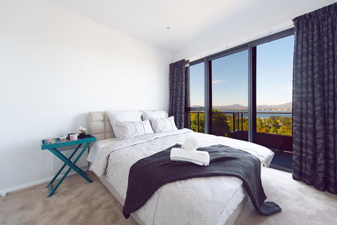 La Vie Luxury Bay View - Hervey Bay Accommodation 3