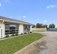 Lake Escape on Pool Avenue - Hervey Bay Accommodation
