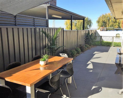 Lake Escape On Pool Avenue - Hervey Bay Accommodation 2