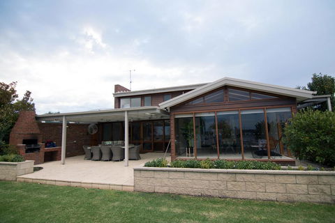 Lake House 61 Mulwala - Hervey Bay Accommodation 3