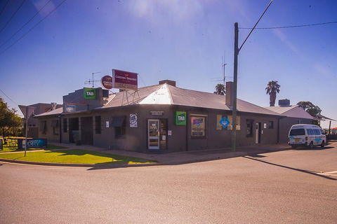 Lake Mulwala Hotel Motel - Hervey Bay Accommodation 0