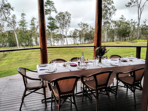 Lake Tinaroo Waterfrontage - Hervey Bay Accommodation 1