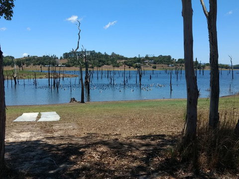 Lake Tinaroo Waterfrontage - Hervey Bay Accommodation 2