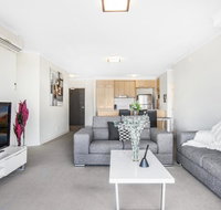 Lakeside Family Oasis with Pool Gym and Balcony - Hervey Bay Accommodation