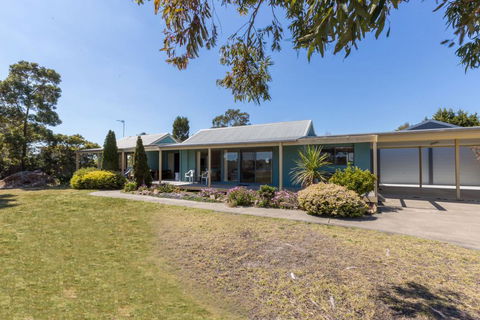 Lakeview - Waterviews On Newlands Arm - Hervey Bay Accommodation 0