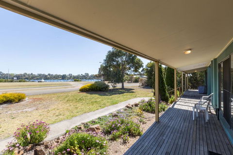 Lakeview - Waterviews On Newlands Arm - Hervey Bay Accommodation 2