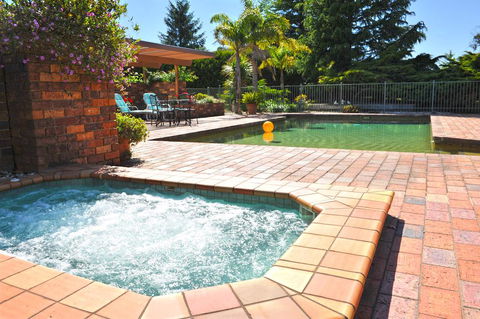 Langbrook Cottages - Hervey Bay Accommodation 0