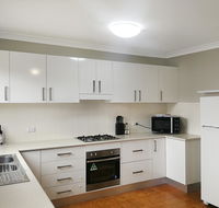 Large 5-Bedroom House with Wifi  Netflix Close to Taronga Western Plains Zoo - Hervey Bay Accommodation