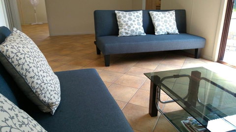 Large 6-Bedroom House With Wifi & Netflix Close To Singleton CBD Hunter Valley - Hervey Bay Accommodation 2