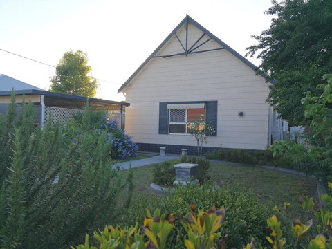 Large 6-Bedroom House With Wifi & Netflix Close To Singleton CBD Hunter Valley - Hervey Bay Accommodation 0
