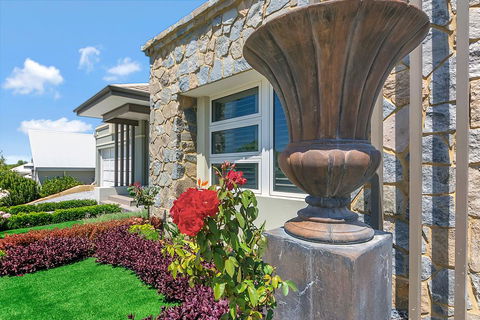 Lavender Manor BnB - Tourism Hervey Bay 0