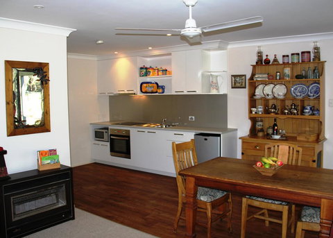 Leo's Rest Bathurst NSW - Tourism Hervey Bay 2