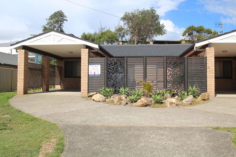 LIFES A BEACH 1 - Hervey Bay Accommodation 1