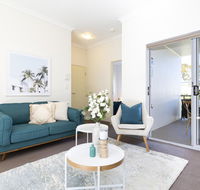 Light bright and spacious unit close to beaches - Hervey Bay Accommodation