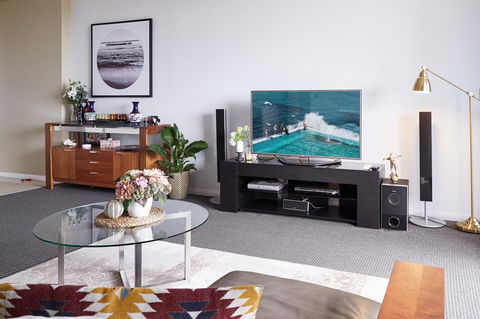 Light-Filled Designer Apartment With Amazing Views - Tourism Hervey Bay 0