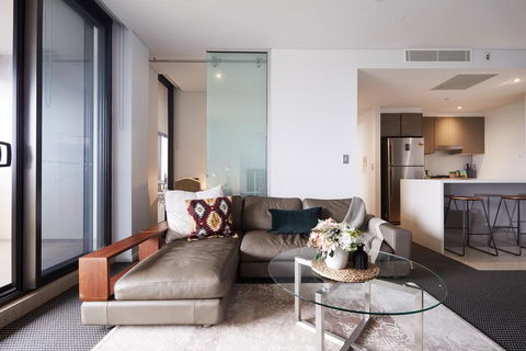 Light-Filled Designer Apartment With Amazing Views - Tourism Hervey Bay 2