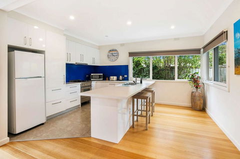Lighthouse Cottage - Hervey Bay Accommodation 2