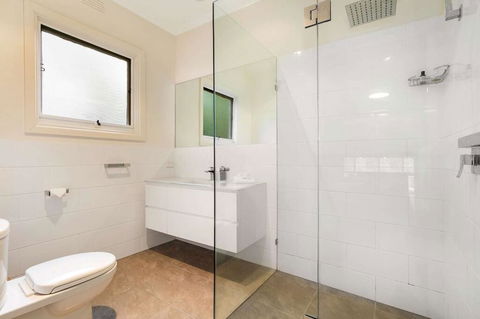 Lighthouse Cottage - Hervey Bay Accommodation 1