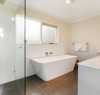 Lighthouse Cottage - Hervey Bay Accommodation