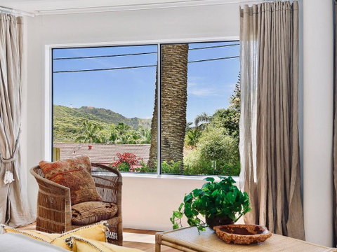 Lighthouse Lounge - Hervey Bay Accommodation 1