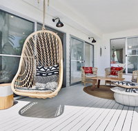 Lighthouse Lounge - Hervey Bay Accommodation
