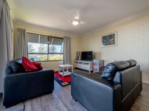 Luanda Unit 7, 7a Bulcock Beach Esp, Bulcock Beach - Hervey Bay Accommodation 1