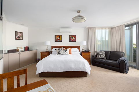 Luna Blu - Luxury B&B - Hervey Bay Accommodation 1
