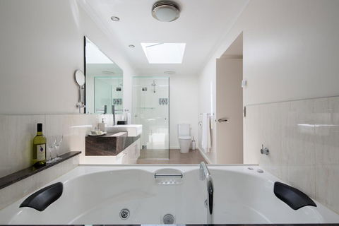Luna Blu - Luxury B&B - Hervey Bay Accommodation 2