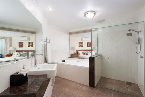 Luna Blu - Luxury B&B - Hervey Bay Accommodation 3