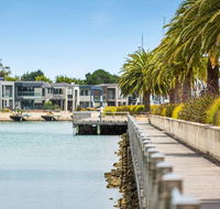 Luxe 101  Martha Cove waterfront luxury on the marina walk to beach - Tourism Hervey Bay