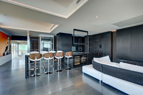 Luxe Haus - Hervey Bay Accommodation 0