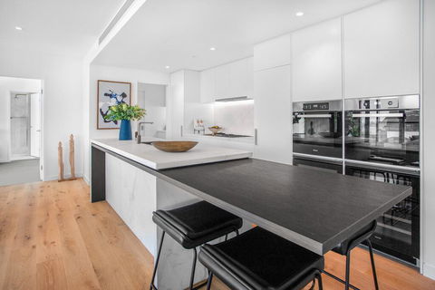 Luxury 3-Bed Apartment Near Valley Shops And Bars - Hervey Bay Accommodation 1