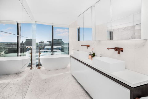Luxury 3-Bed Apartment Near Valley Shops And Bars - Hervey Bay Accommodation 3