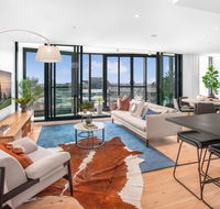 Luxury 3-Bed Apartment Near Valley Shops and Bars - Hervey Bay Accommodation